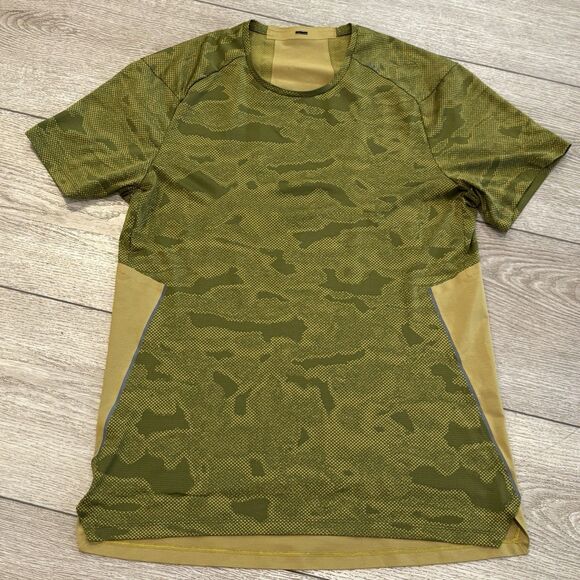 Lululemon Shirt Fast Free Short Sleeve Mens Small Camo Running Light Mesh Green - Picture 1 of 7